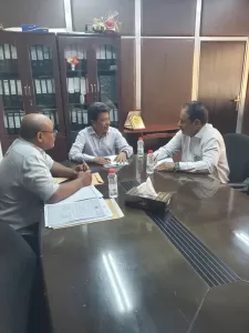 اخبار عدن – تجارة لحج تناقش مع شركة النفط في عدن حلول عاجلة لعدم تقارب أجور نقل الوقود بالمحافظة