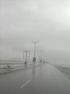 اخبار عدن – تحديث دوري: هطول أمطار غزيرة تُغطي كافة مديريات محافظة عدن