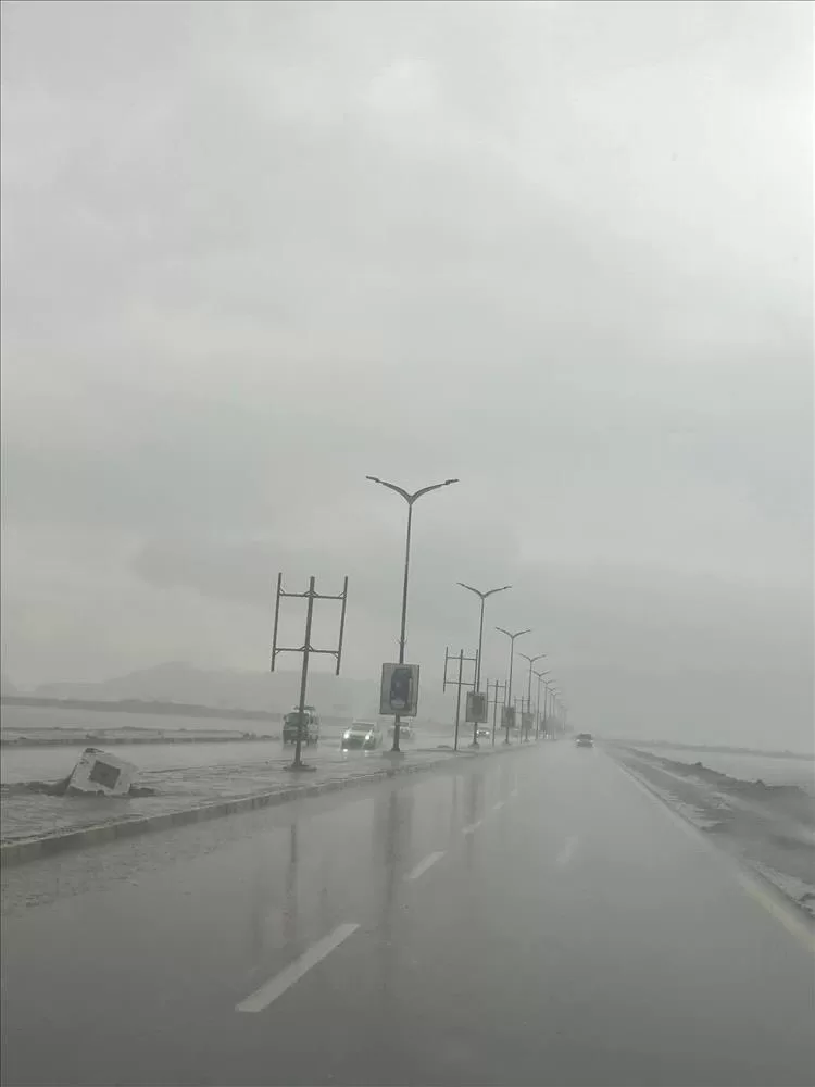 تحديث مستمر: أمطار غزيرة تغمر عموم مديريات محافظة عدن