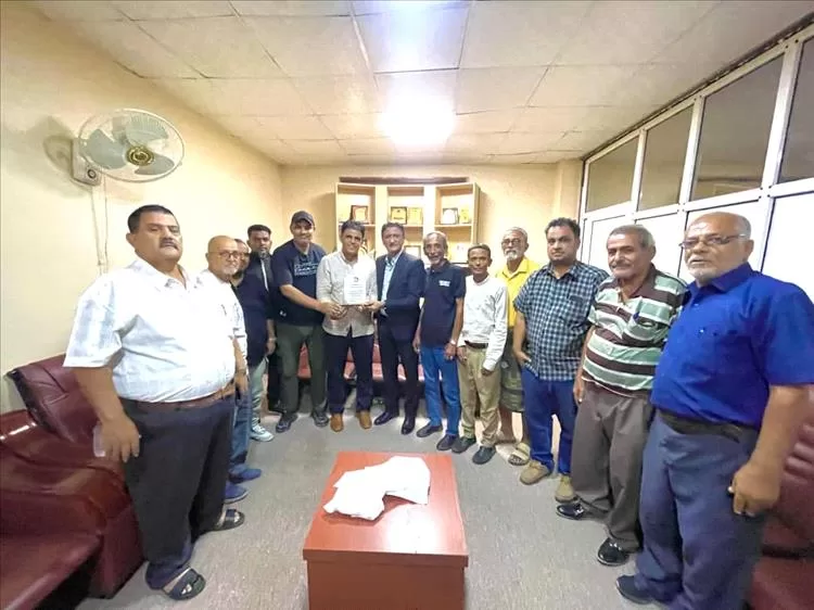 مكتب الشباب والرياضة في عدن يكرم الإعلامي الكابتن خالد هيثم