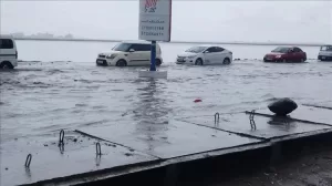 اخبار عدن – جسر المنصورة-خور مكسر في عدن يغرق بسبب الأمطار الغزيرة