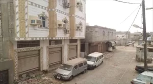 اخبار عدن: سكان حي عبدالقوي في الشيخ عثمان يدعاون مدير المديرية بمراقبة المتاجر المخالفة