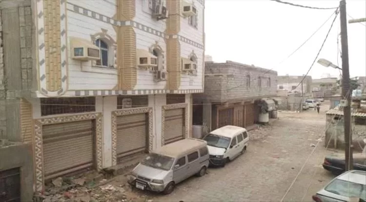 أهالي حي عبدالقوي بالشيخ عثمان  يناشدون مدير عام المديرية بضبط البقالات المخالفة  للأسعار