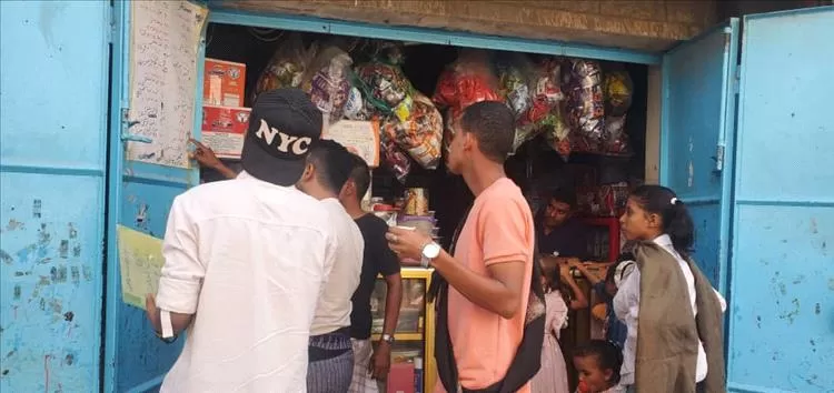 عدن.. الصناعة والتجارة تغلق محلات مخالفة في حاشد وتؤكد استمرار حملات الرقابة