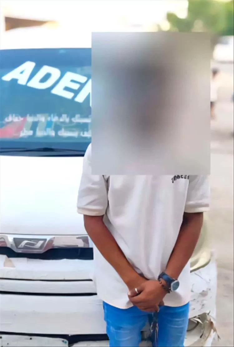 شرطة عدن تضبط متهمًا بسرقة بطاريات مركبات في ساحل أبين