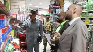 اخبار عدن – لجنة مراقبة الأسعار تبدأ حملة ميدانية وتغلق مخازن وسوق خضار بسبب المخالفات