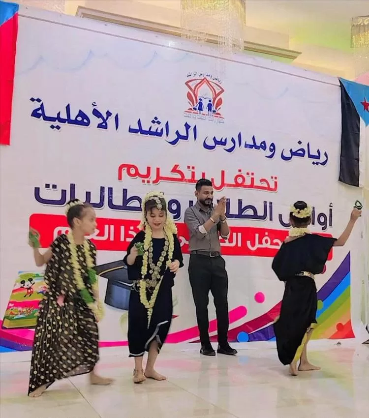 مدارس الراشد الأهلية تحتفل بتكريم أوائل الطلاب والطالبات في الحفل الختامي لهذا العام