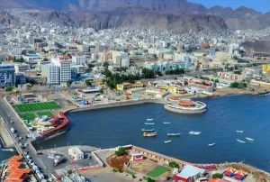 اخبار عدن – مدعاات جماهيرية لمواجهة إضرابات النقابات المنظومة التعليميةية التي تعيق المنظومة التعليمية في عدن