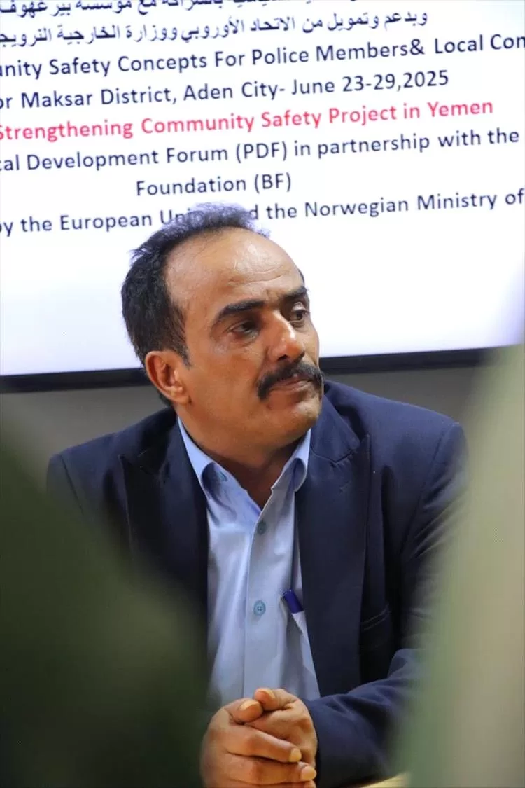 مدير عام خور مكسر يوجه برفع الجاهزية تحسباً للمنخفض الجوي بعدن