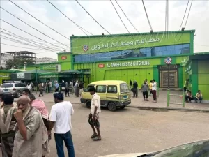 اخبار عدن – مطعم الطويل يصدر بيانًا يعبر فيه عن استنكاره للإغلاق المفاجئ الذي أقدمت عليه جهة تابعة للسلطة.