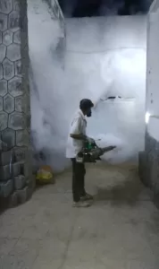 اخبار عدن – مواصلة جهود الرش الضبابي في التواهي لمكافحة نواقل الأمراض