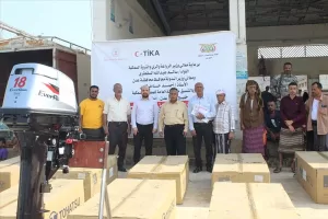 اخبار عدن – هيئة الثروة السمكية في خليج عدن تبدأ بتوزيع 21 محركًا بحريًا على الصيادين