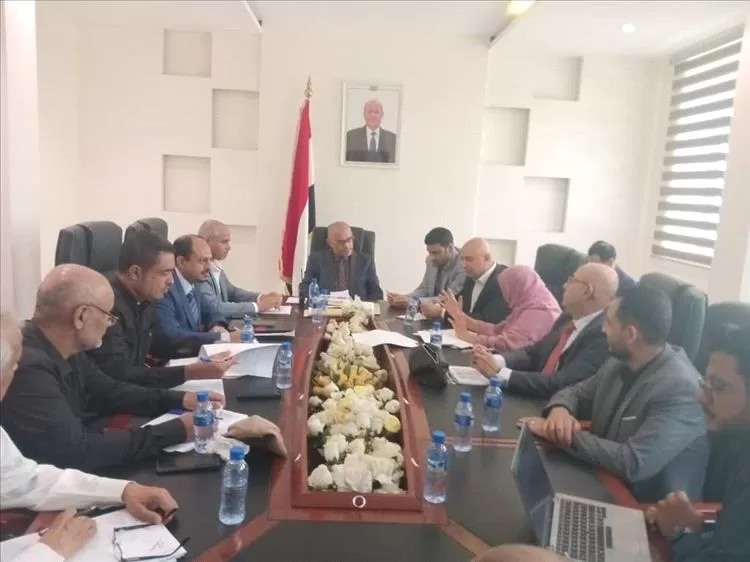 وزير التخطيط والقائم بأعمال وزير الاتصالات يناقش في تقرير قطاع الاتصالات وخطة التعافي