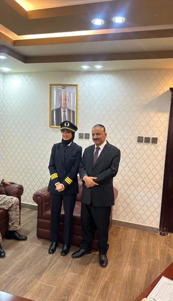 وزير النقل يلتقي كابتن طيار مريم عبدالله عبدربه ويشيد بمستوى نجاحها كثاني إمرأة يمنية كابتن طيار