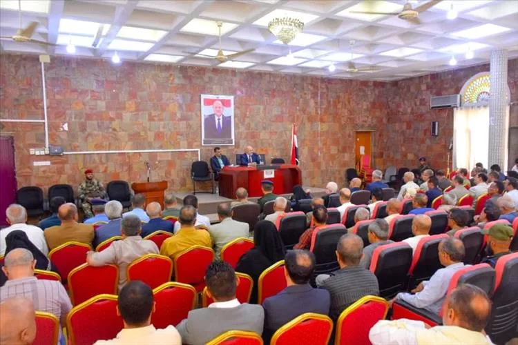 تنفيذي تعز يعلن إنشاء صندوق دعم المعلم وتشكيل المجلس الاقتصادي المحلي