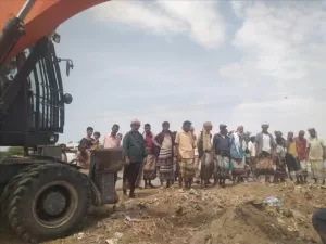 اخبار وردت الآن – بالتعاون مع السكان.. مؤسسة المياه في أبين تسعى لإعادة إمدادات المياه لمنطقة المخ.