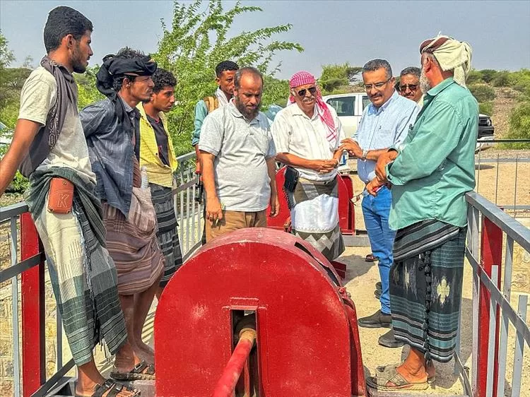 لجنة من وزارة الزراعة تنفذ نزول ميداني الى المناطق المتضررة من السيول بمحافظتي عدن ولحج