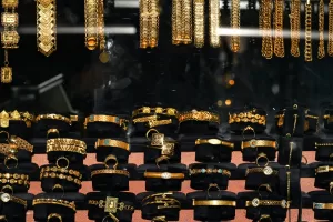 ارتفاع طفيف في أسعار الذهب الفورية بعد صدور بيانات التضخم الأمريكية