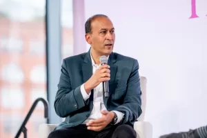 الرئيس التنفيذي ومؤسس بوشمارك سيترك منصبه