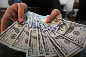 انخفاض سعر الدولار والعملات اليوم الاثنين 4-8-2025 خلال منيوزصف تداولات البنك الأهلي | المصري اليوم