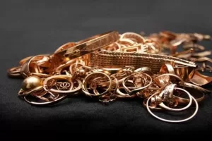 بعد تراجع 10 جنيهاً، اكتشف سعر الذهب الحالي | المصري اليوم