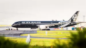 تجربة الطيران لمدة 17 ساعة في مقاعد سكاي كراش الاقتصادية لطيران نيوزيلندا