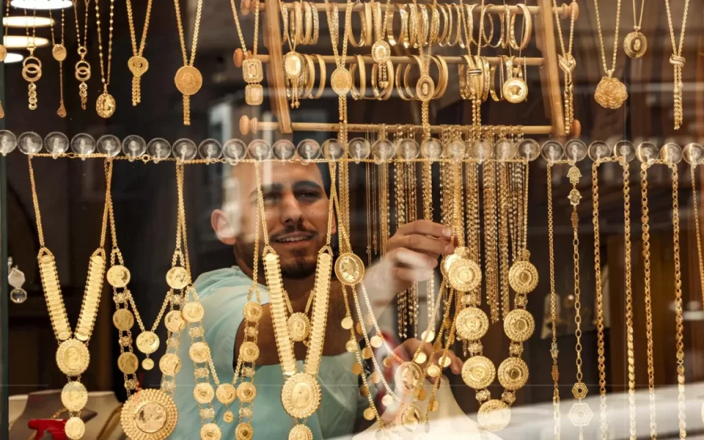 سعر الذهب اليوم الخميس 7 أغسطس 2025.. تراجع جديد في الأسعار خلال التعاملات المسائية