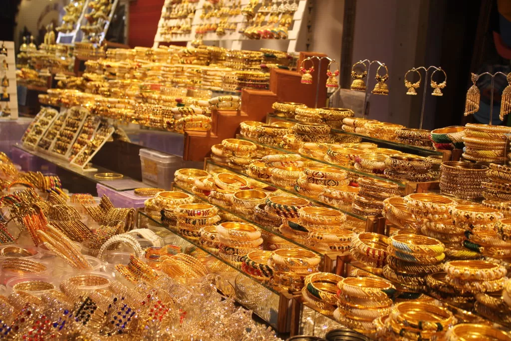 تحسن الطلب على الذهب في المراكز الآسيوية الرئيسية وسط تصحيح