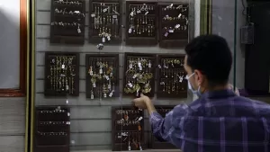 تراجع أسعار الذهب في بداية تعاملات اليوم.. ما هو سعر عيار 21؟