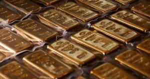 ثبات أسعار الذهب في ظل المبادرات الأمريكية للسلام وترقب مؤتمر جاكسون هول