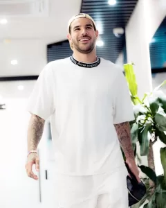 ثيو هيرنانديز يشارك مع الهلال ضد القادسية