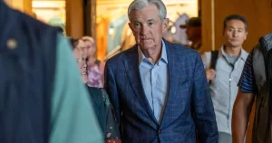 رئيس الاحتياطي الفيدرالي يتيح إمكانية خفض أسعار الفائدة في سبتمبر