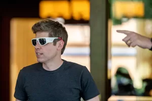 سام ألتمان، أثناء تناول لفائف الخبز، يستكشف الحياة بعد GPT-5