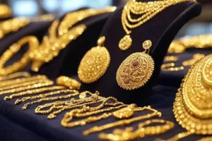 تراجع سعر الذهب عيار 21 مع تكلفة التصنيع: أسعار الذهب والسبائك اليوم الإثنين 25 أغسطس في الأسواق المحلية والعالمية | المصري اليوم