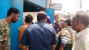 عدن: حملة تفتيش في خورمكسر تُغلق متاجر وتُسجل 64 مخالفة لزيادة الأسعار