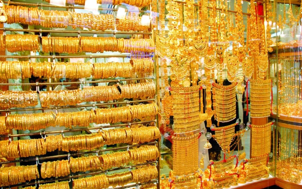 بكام الجرام ؟ .. سعر الذهب اليوم عيار 21 الآن بعد الانخفاض الاخير في الصاغة
