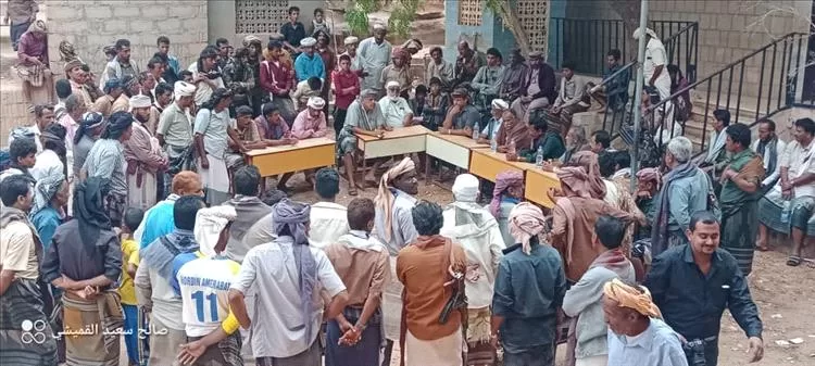 مشائخ لقموش يستنكرون الاعتداء على مقر و مبنى حراك الكرامة السلمي بشبوة