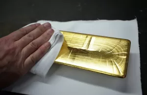 مصر… الذهب يسعى لتحقيق أرباح شهرية رغم تراجعه