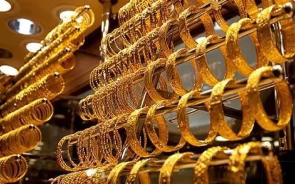 هبوط جديد ؟ .. سعر الذهب اليوم عيار 21 الآن 2025 .. هل تأثرت اسعار الذهب بانخفاض الدولار