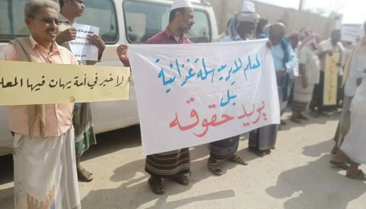 إضراب شامل وتهديدات بالفصل واعتقالات للمعلمين ساحل حضرموت يواجه صراعاً