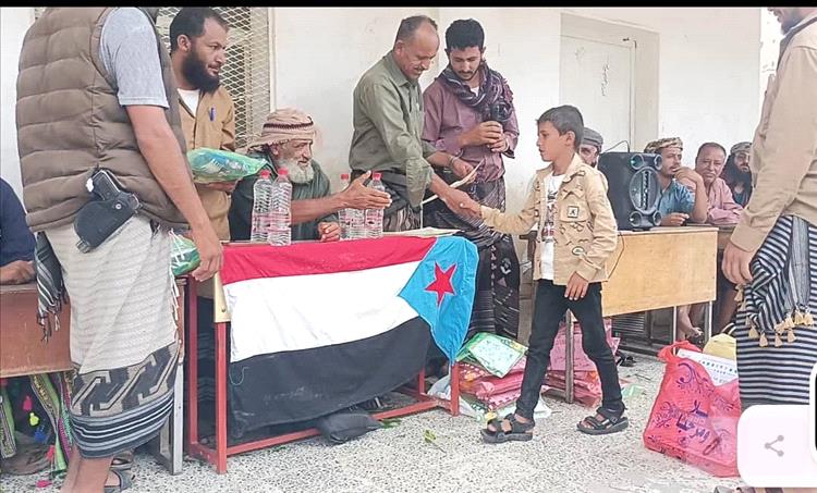 مدرسة حذة بيافع رصد تكرّم الطلاب الأوائل ومجلس الآباء والداعمين لصندوق المدرسة