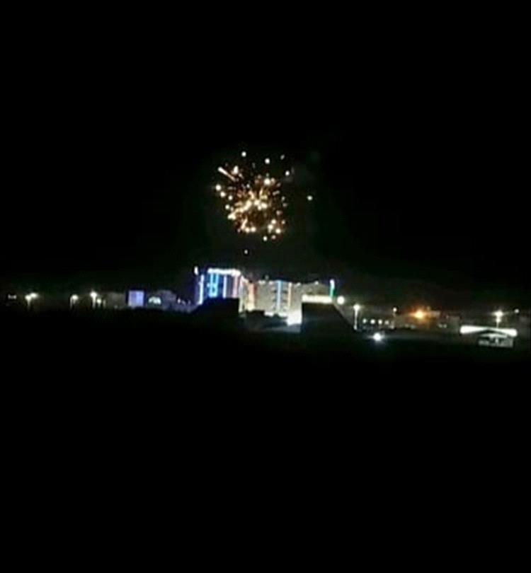مدينة عتق تحتفي بالألعاب النارية ابتهاجًا بعودة النشاط الملاحي لمطار عتق الدولي
