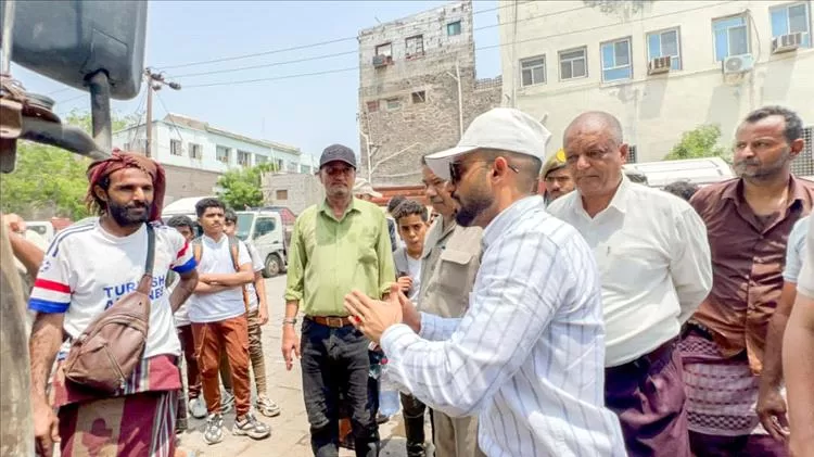 بن جرادي ينفذ نزولاً ميدانياً لضبط الأسعار في آبار المياه والغاز والمواد الغذائية والافران بصيرة