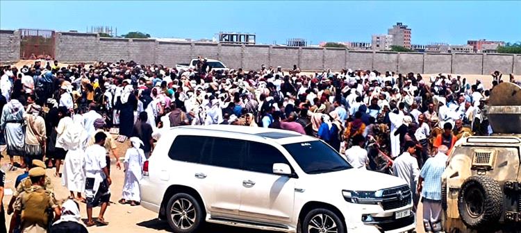 جموع غفيرة تُشيّع القائد أديب العيسي في موكب جنائزي مهيب بمقبرة الممدارة الجديدة