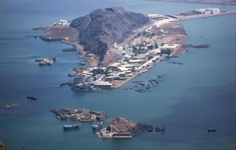 مواطنون: أعمال بسط تطال مواقع واسعة في جزيرة العمال بعدن