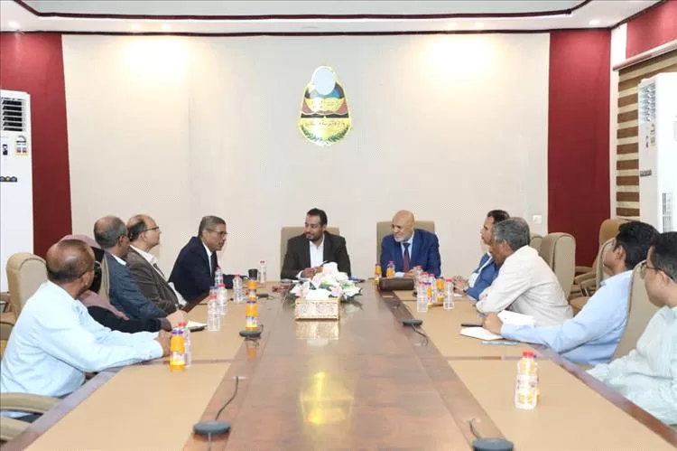 وزير التربية ومحافظ تعز يناقشان سير العمل التربوي والتعليمي في المحافظة