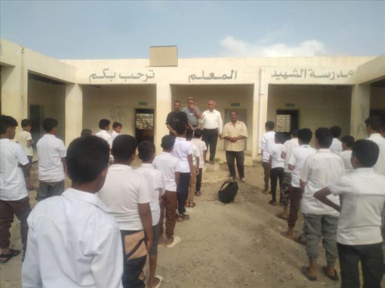 مدير التربية والتعليم بلودر يلقي كلمة الطابور الصباحي أمام تلاميذ مدرسة الشهيد المعلم