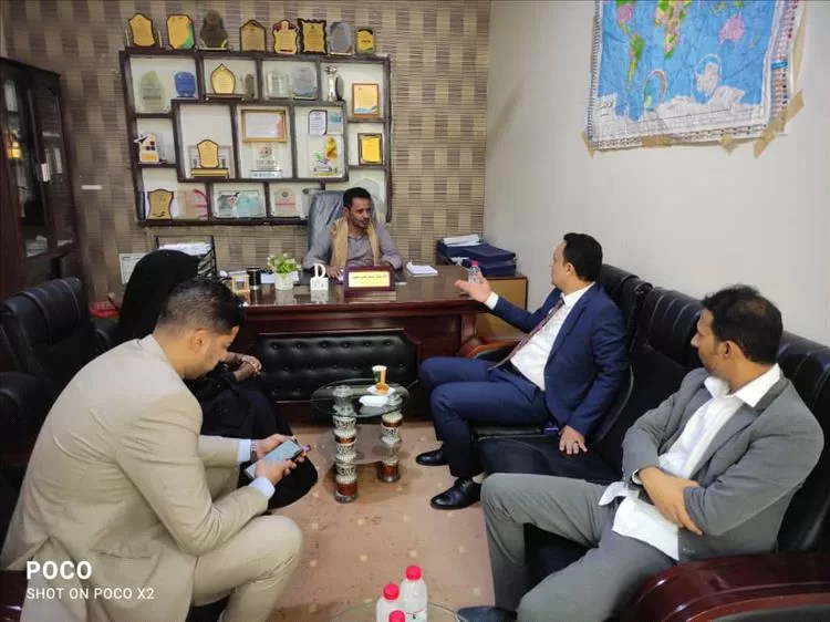 لقاء يناقش آلية التعاون بين الشؤون الاجتماعية والعمل بالمهرة وبنك حضرموت