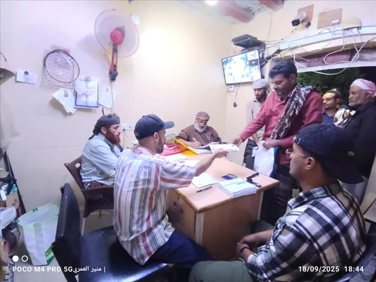 أفران عدن الخيرية تدشن صرف مساعدات نقدية لـ800 أسرة محتاجة في يافع