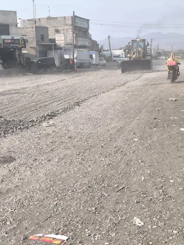 تدشين أعمال سفلتة سوق شقرة – الشارع العام